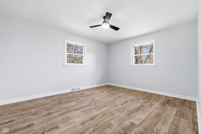 Building Photo - 3460 W 56th St