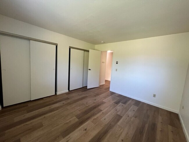 Building Photo - Spacious Condo with Private Patio
