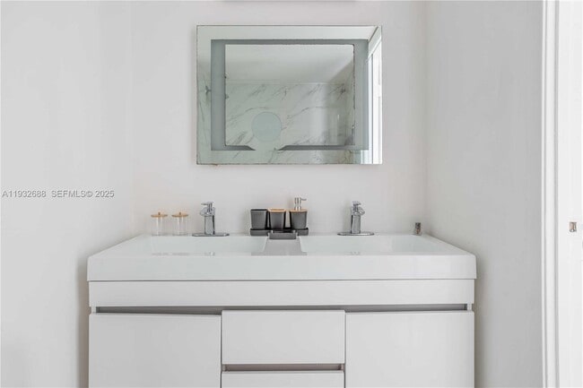 Building Photo - 18051 Biscayne Blvd