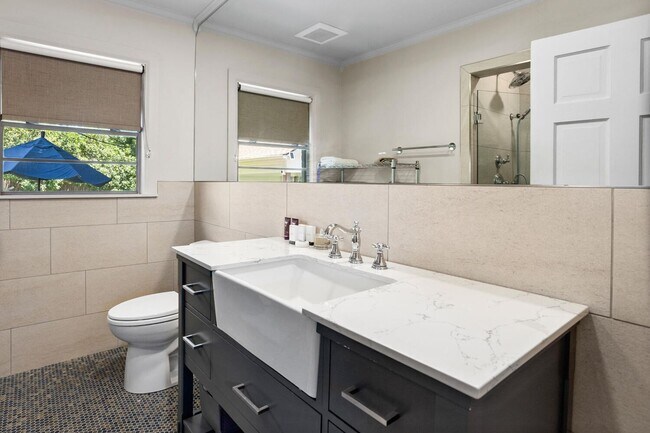 Building Photo - 3233 Greene-3233 Greene-2028
