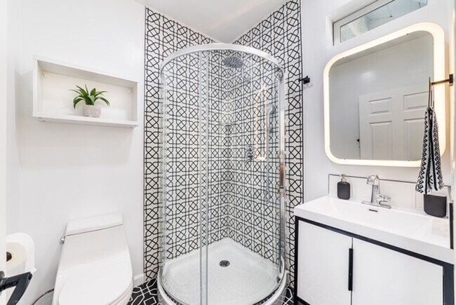 Building Photo - Newly Renovated Guest House Studio in Granada Hills - Utilities & wifi included!