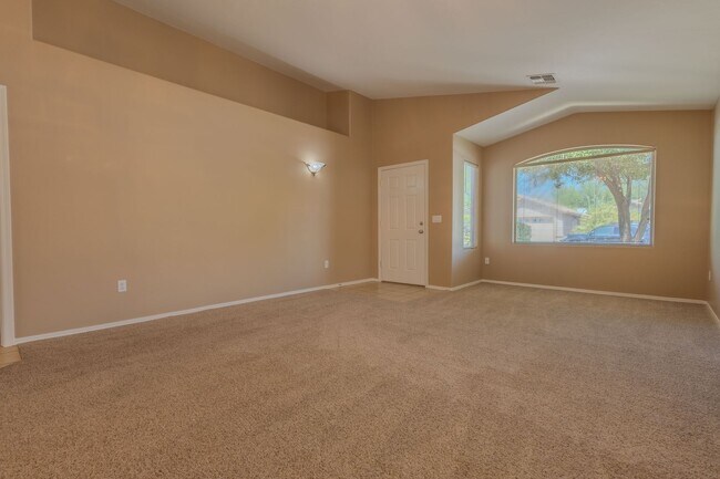 Building Photo - 4 Bedroom, 2 Bath