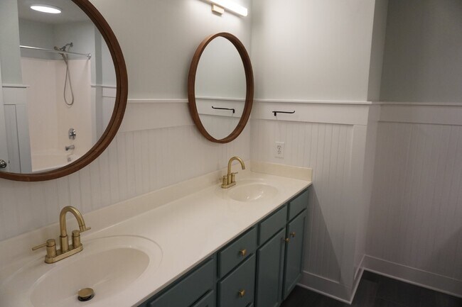 Building Photo - 2BR/2BA Condo in Trolley Path - $1,650/month Pet Friendly*