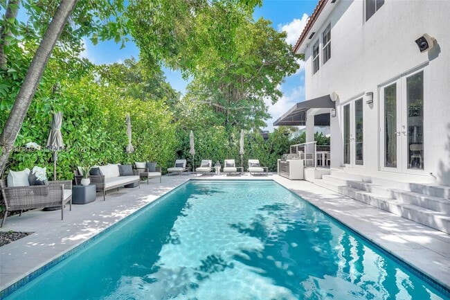 Building Photo - 2143 N Bay Rd