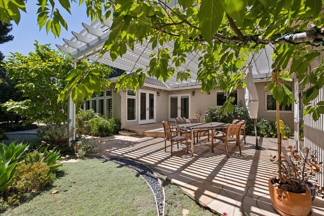 Building Photo - Beautiful Ranch Home with Bonus Room & Detached ADU | Minutes to Downtown