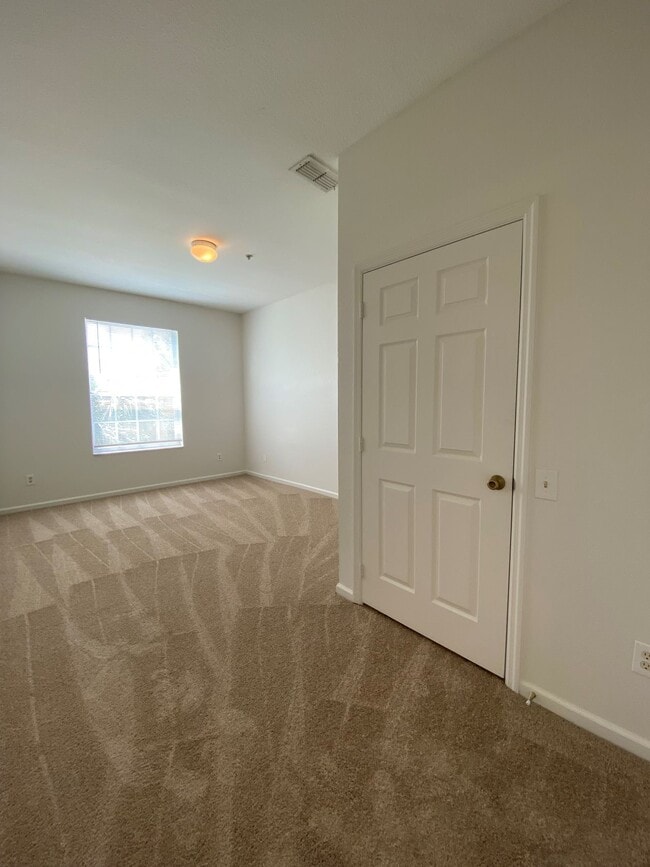 Building Photo - 6214 Stevenson Dr