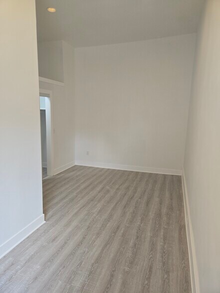 Building Photo - 359 Main St