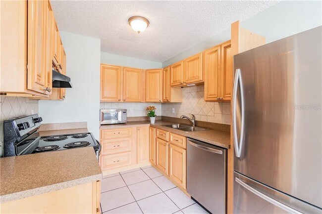 Building Photo - 5010 Larch Ln