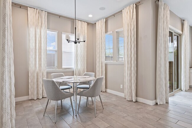 Building Photo - 1950 E Queen Creek Rd