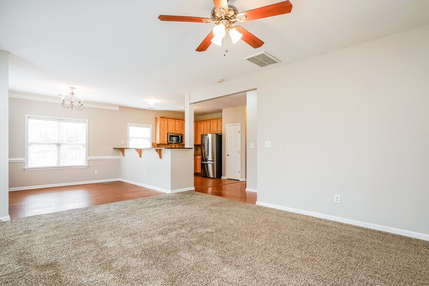 Building Photo - 180 Willowbrook Cir