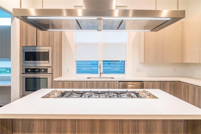 Building Photo - 5869 E Post Oak Ln