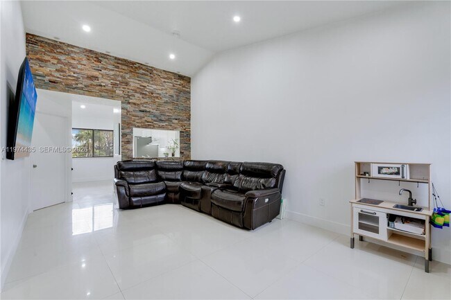 Building Photo - 13060 SW 64th Ter