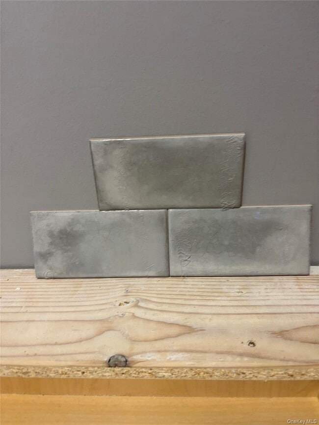 Building Photo - 8 Colonial Rd