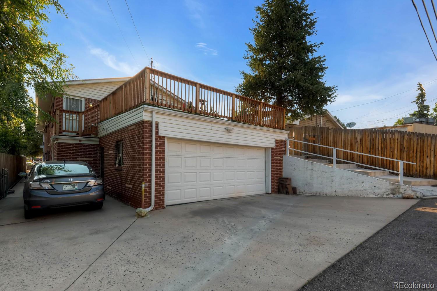Garage and off street parking spot - 2838 Xavier St