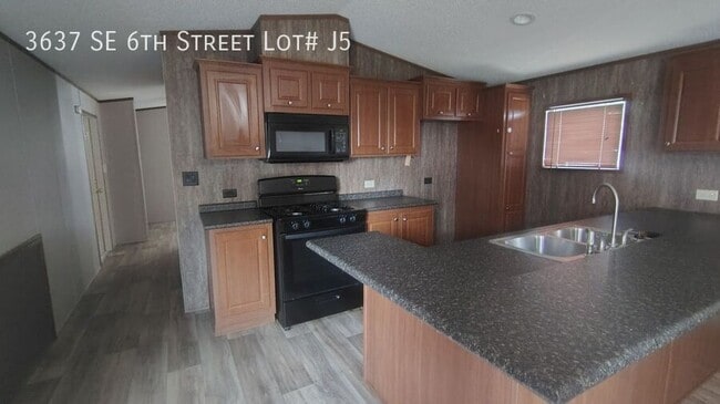 Primary Photo - 3637 SE 6th St