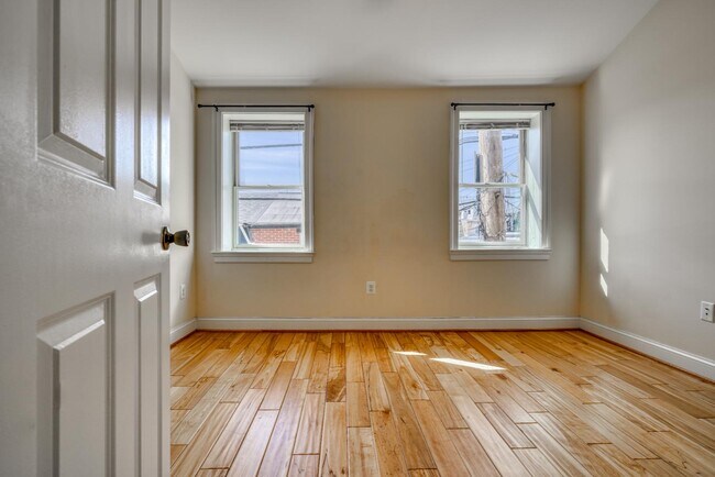 Building Photo - 221 S Durham St