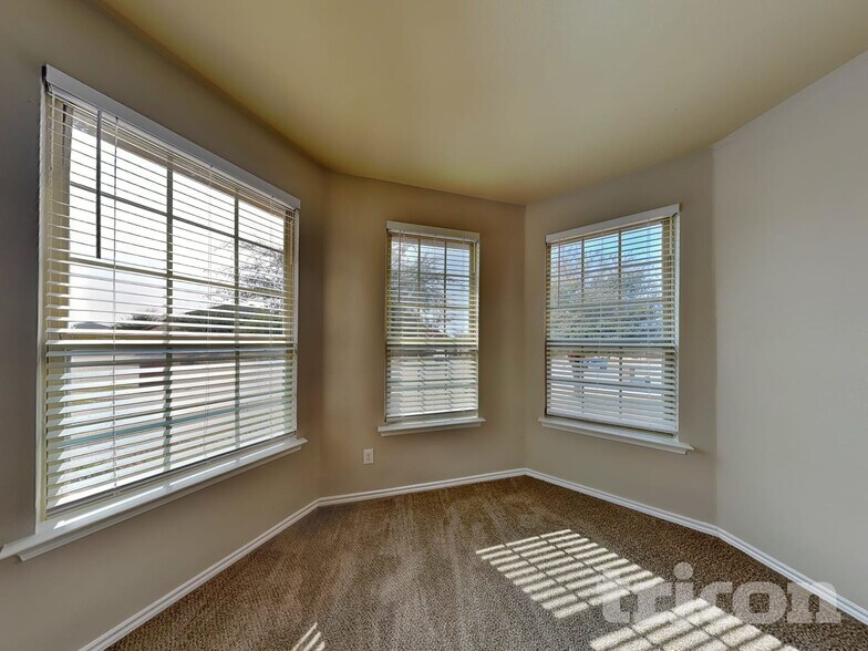 Building Photo - 1212 Ashley Dr