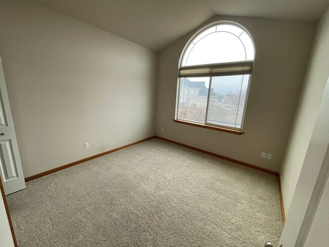 Building Photo - Amazing family home in the perfect location!