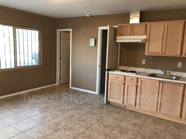 Building Photo - 232 W Flores St