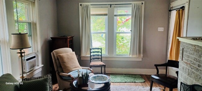 Building Photo - 610 Caplin St