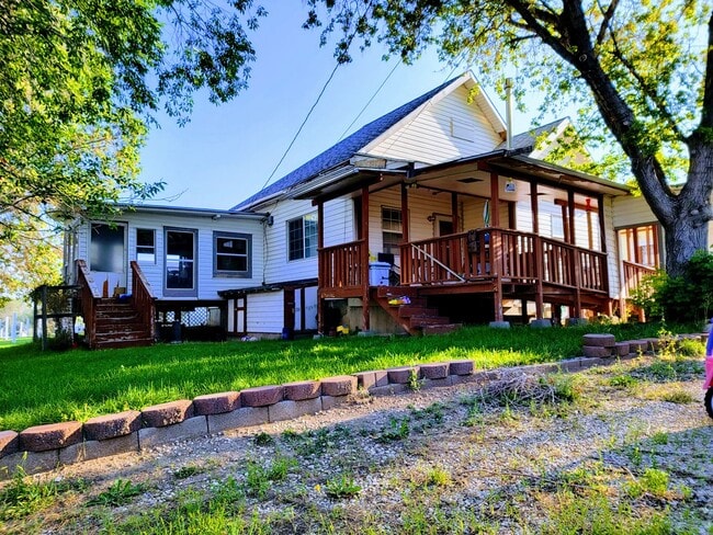 Primary Photo - 646 S Coleman St