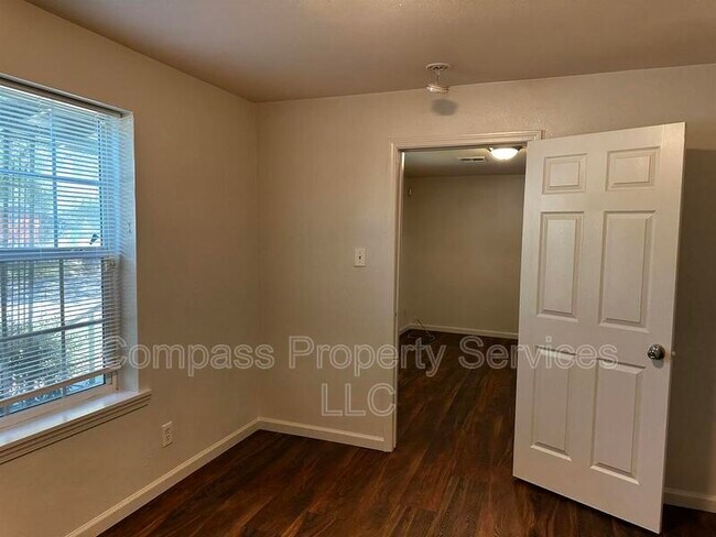 Building Photo - 507 Dunbar Ave