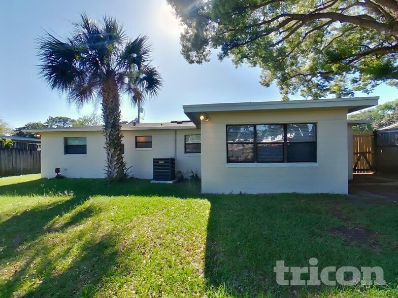 Building Photo - 2703 Arlex Dr E