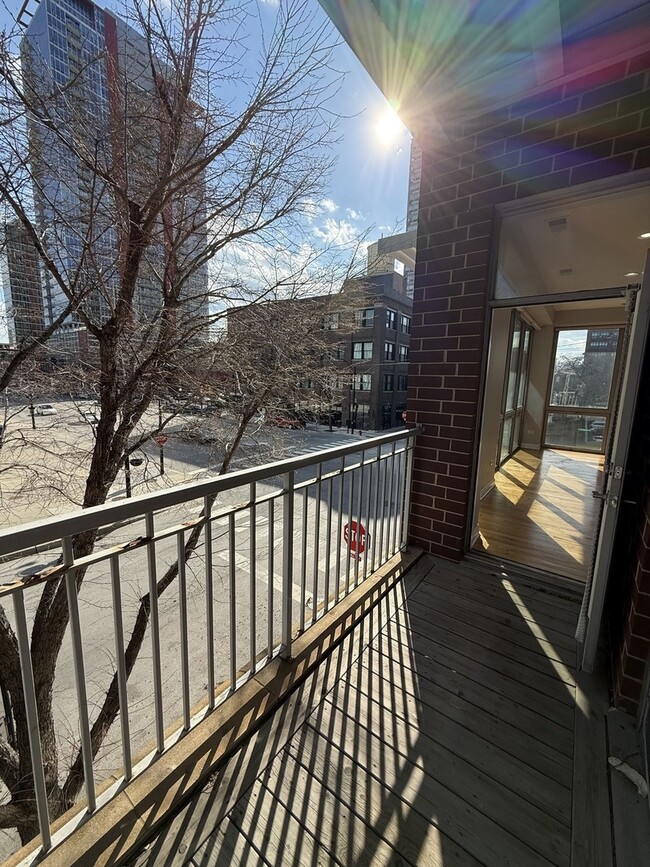 Building Photo - 2035 S Indiana Ave