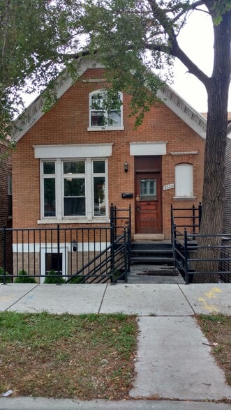 Garden apt - 2325 W 23rd St