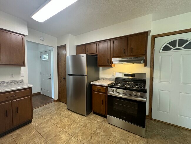 Building Photo - 8813 Beacon Woods Pl