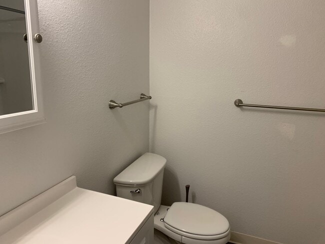 Building Photo - 1820 Larch Street C7