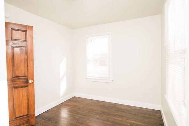 Building Photo - 2320 Southridge Dr
