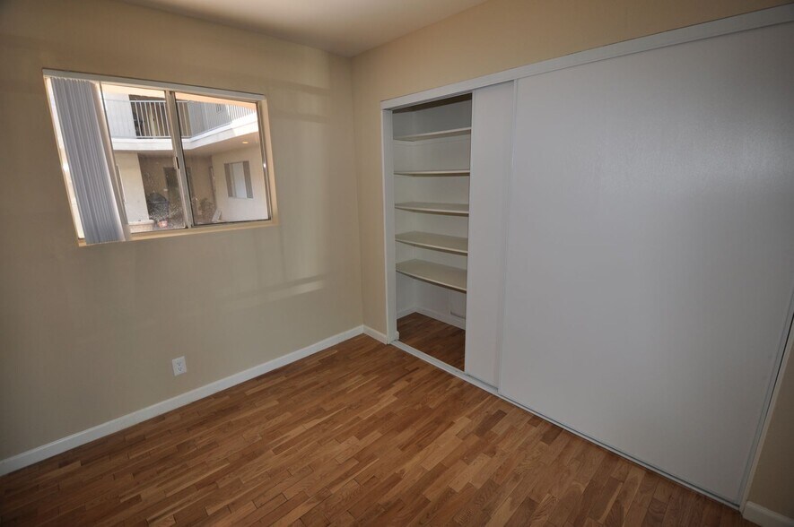 Building Photo - 6401 Riverton Ave