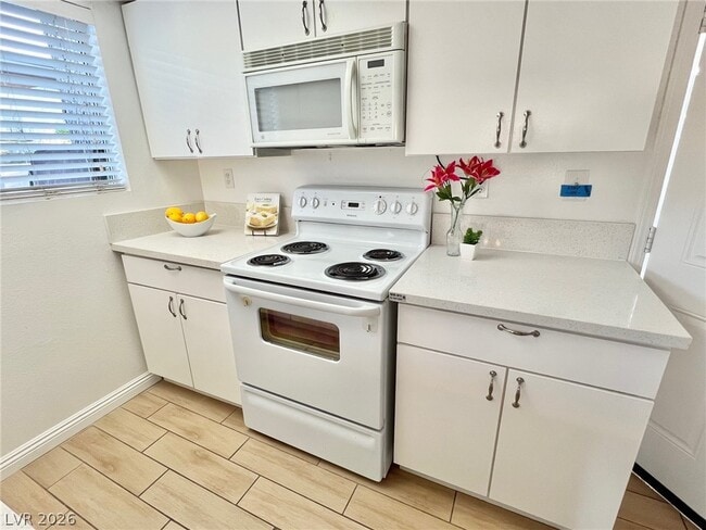 Building Photo - 428 S Beaumont St