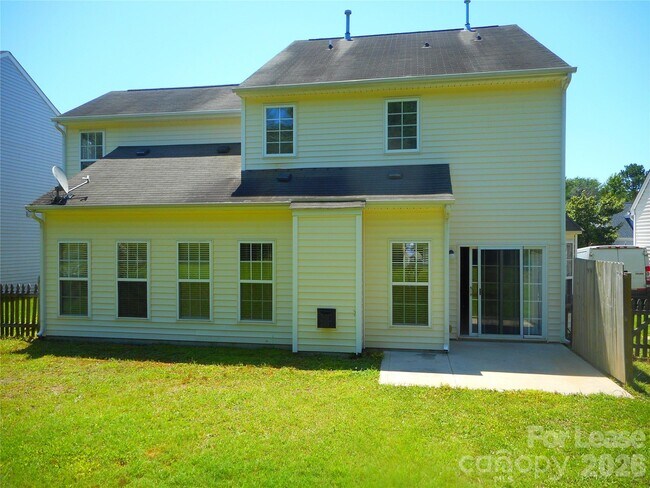 Building Photo - 1018 Fountainbrook Dr