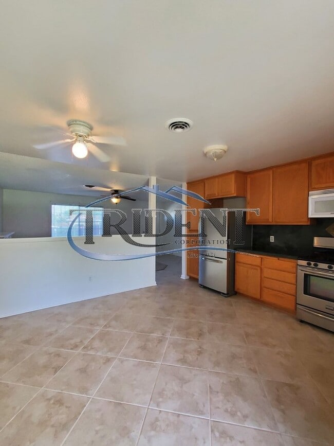 Building Photo - Cute 3 bedroom, 2 bath house