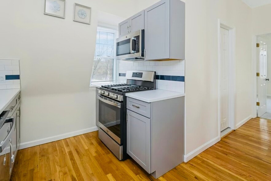 Building Photo - 11 Edgemont Rd