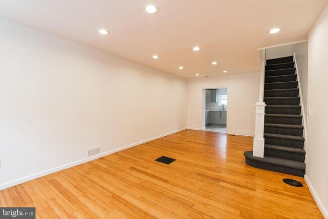 Building Photo - 1406 S Bouvier St