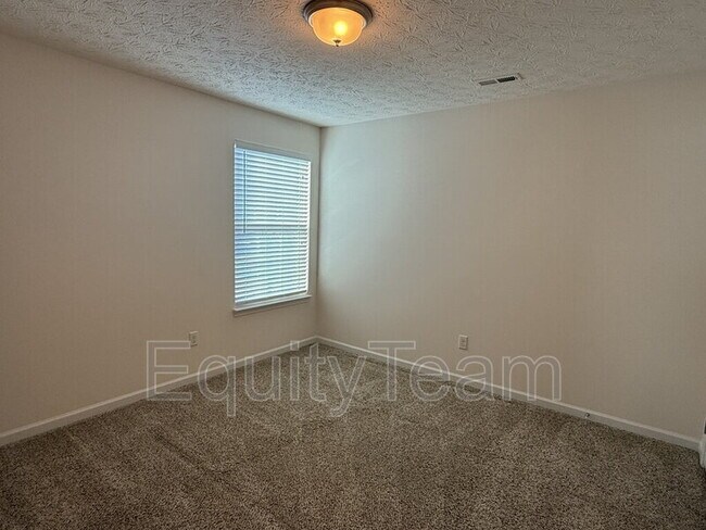 Building Photo - 5686 E Senour Dr