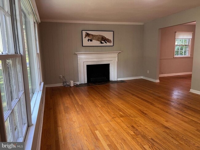 Building Photo - 9104 Hamilton Dr