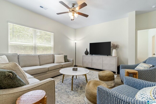Building Photo - 5700 Post Oak Trl