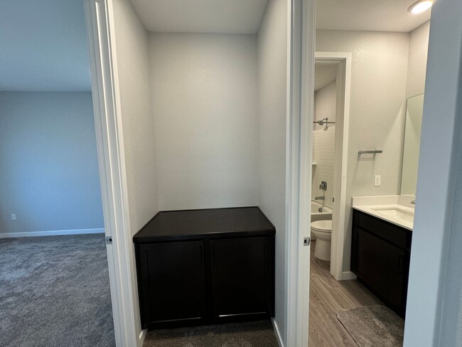 Building Photo - New Ryder Home Tons of Upgrades