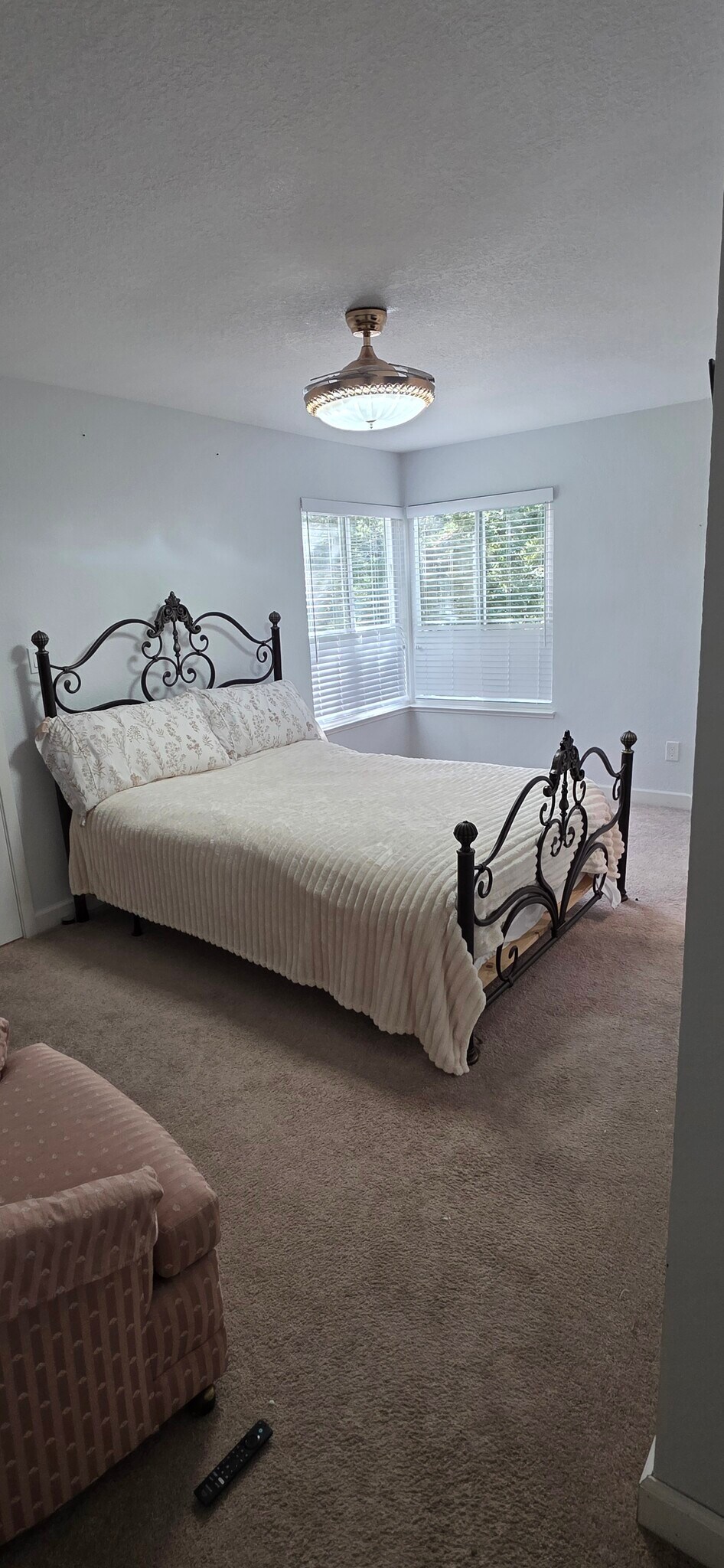 Master Room - 985 Juniper Ct