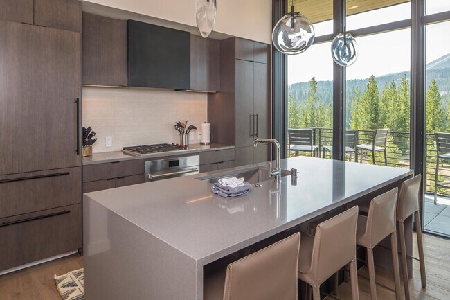 Building Photo - 4 Boathouse Way