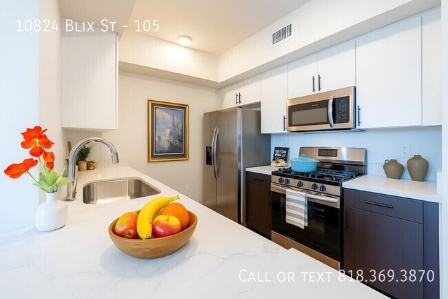 Building Photo - 10824 Blix St