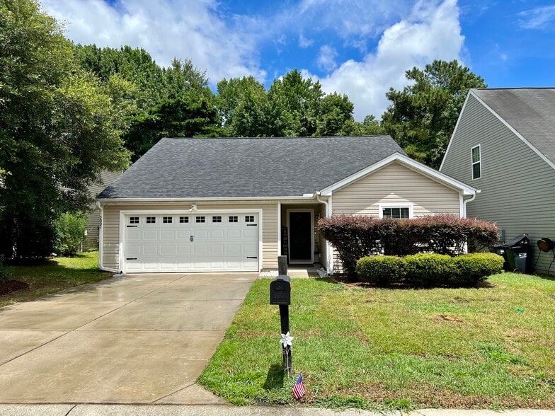 Front - 2002 Claybourne Ct