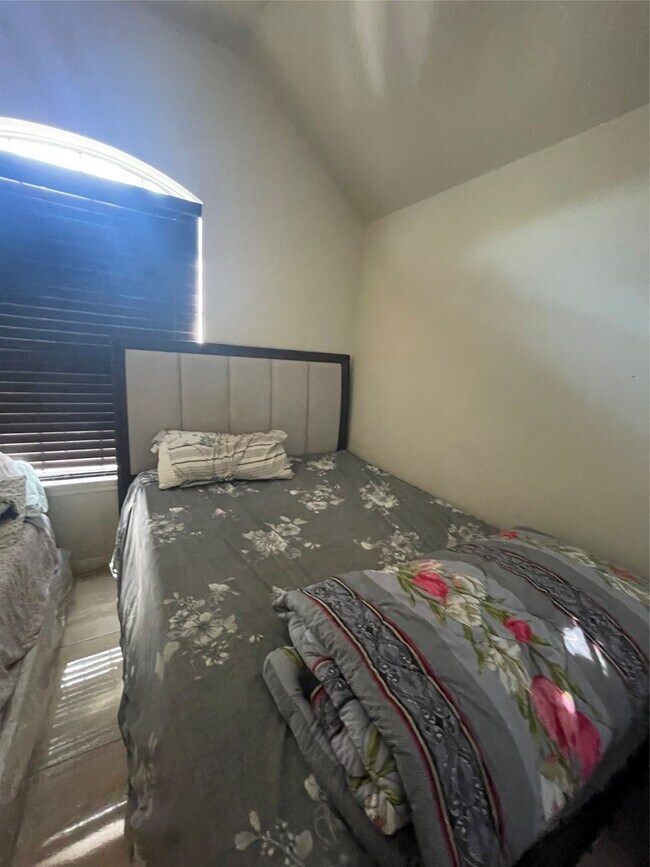 Building Photo - 26864 Calgary Pointe Dr