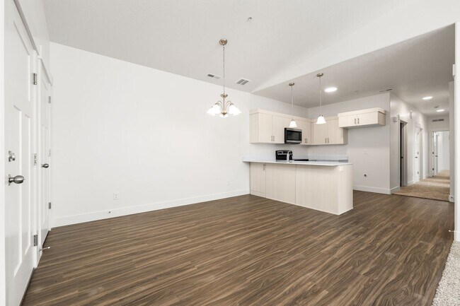 Building Photo - Lar-13714 S Hanley Ln #HH303 Riverton, UT 84096