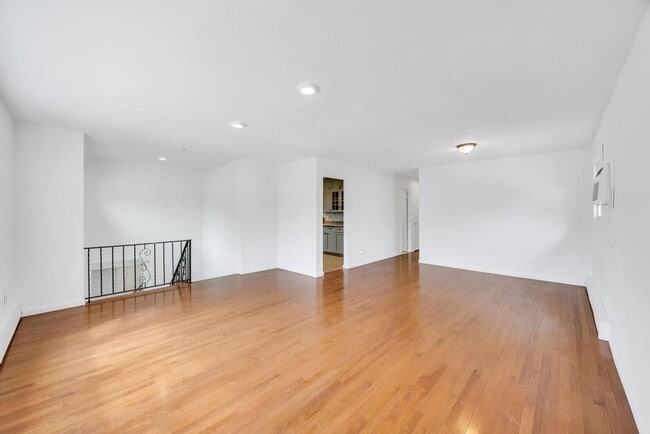 Building Photo - 405 Massapequa Ave