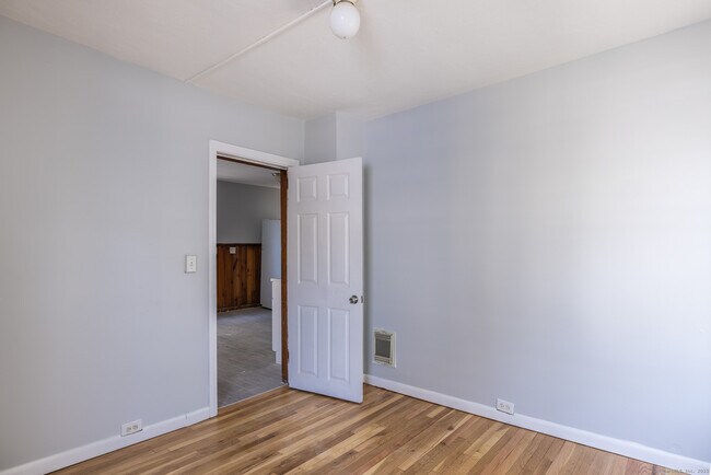 Building Photo - 668 Grand St